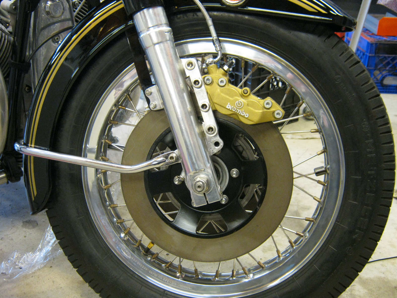 Disc brake configuration using 4 piston calipers. Applicable to Moto Guzzi V700, V7 Special, Ambassador, 850 GT, 850 GT California, Eldorado, and 850 California Police models.