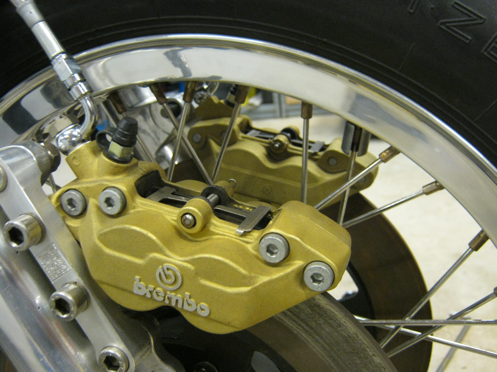 Disc brake configuration using 4 piston calipers. Applicable to Moto Guzzi V700, V7 Special, Ambassador, 850 GT, 850 GT California, Eldorado, and 850 California Police models.