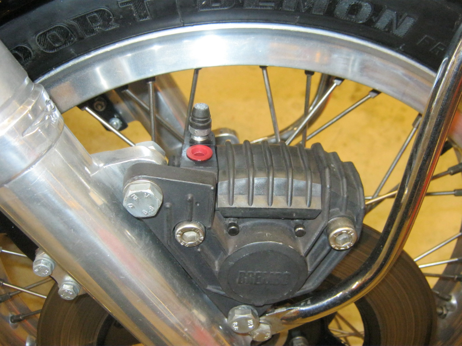 Disc brake stockish configuration. Applicable to Moto Guzzi V700, V7 Special, Ambassador, 850 GT, 850 GT California, Eldorado, and 850 California Police models.