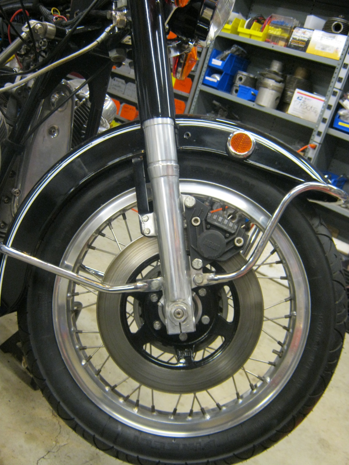 Disc brake stockish configuration. Applicable to Moto Guzzi V700, V7 Special, Ambassador, 850 GT, 850 GT California, Eldorado, and 850 California Police models.