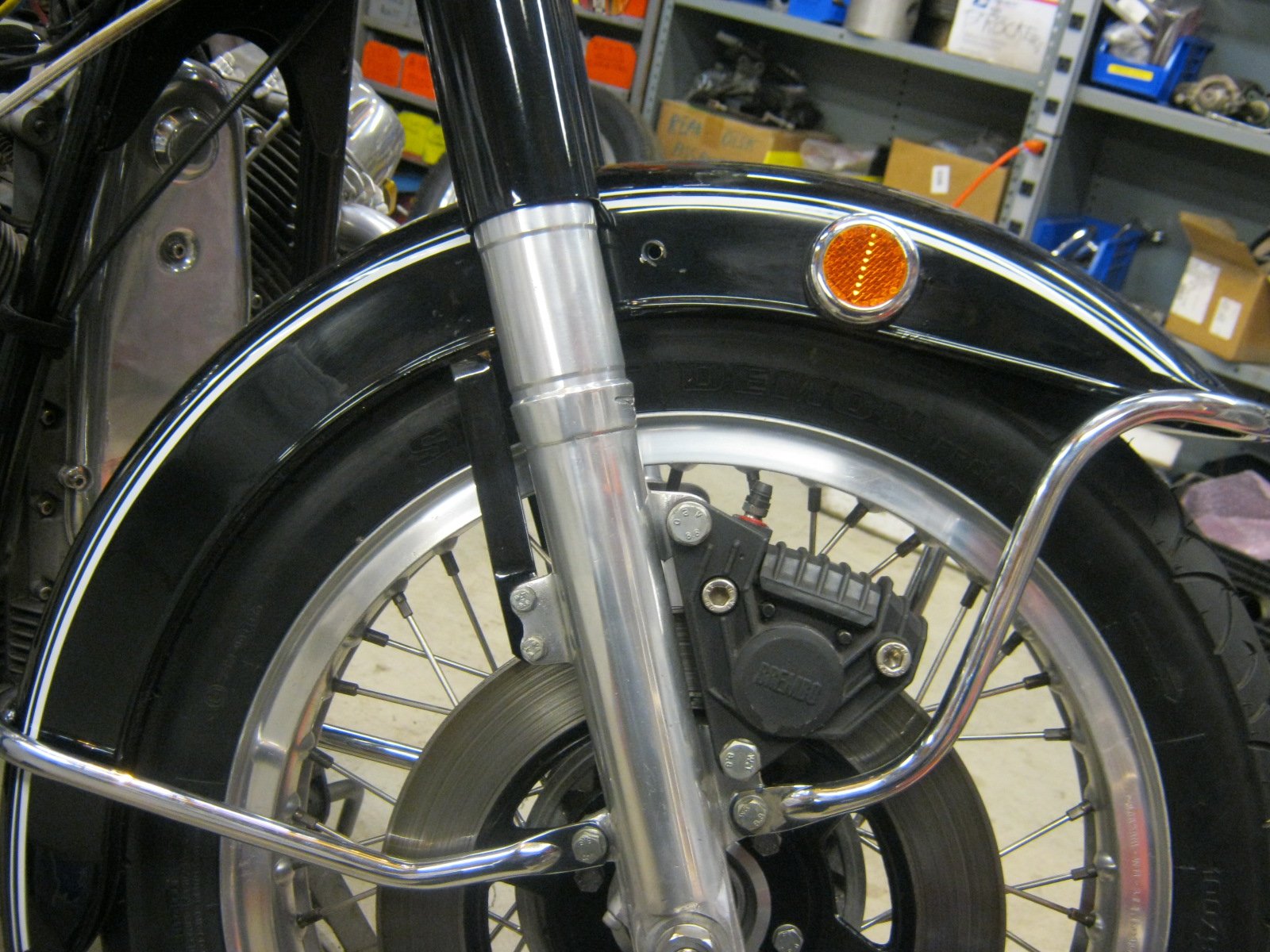 Disc brake stockish configuration. Applicable to Moto Guzzi V700, V7 Special, Ambassador, 850 GT, 850 GT California, Eldorado, and 850 California Police models.