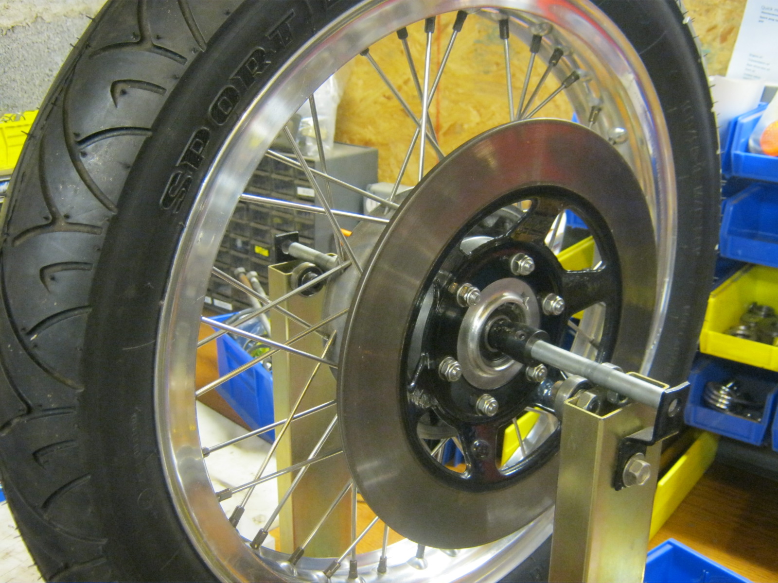 Disc brake stockish configuration. Applicable to Moto Guzzi V700, V7 Special, Ambassador, 850 GT, 850 GT California, Eldorado, and 850 California Police models.