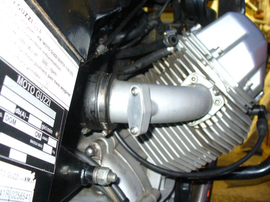 Installing a Weber carburetor on a Moto Guzzi Quota 1100 ES.