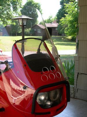 Parabellum windshield fitted to a Moto Guzzi Quota 1100 ES.