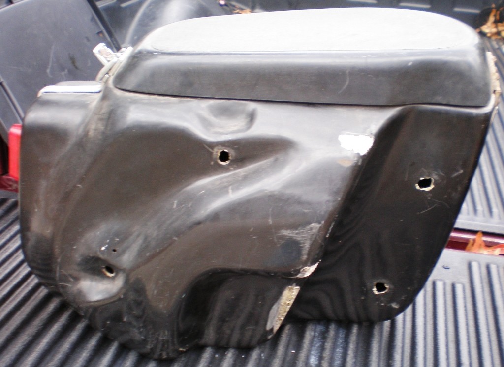 Left side saddlebag. Saddlebag is for a loop.