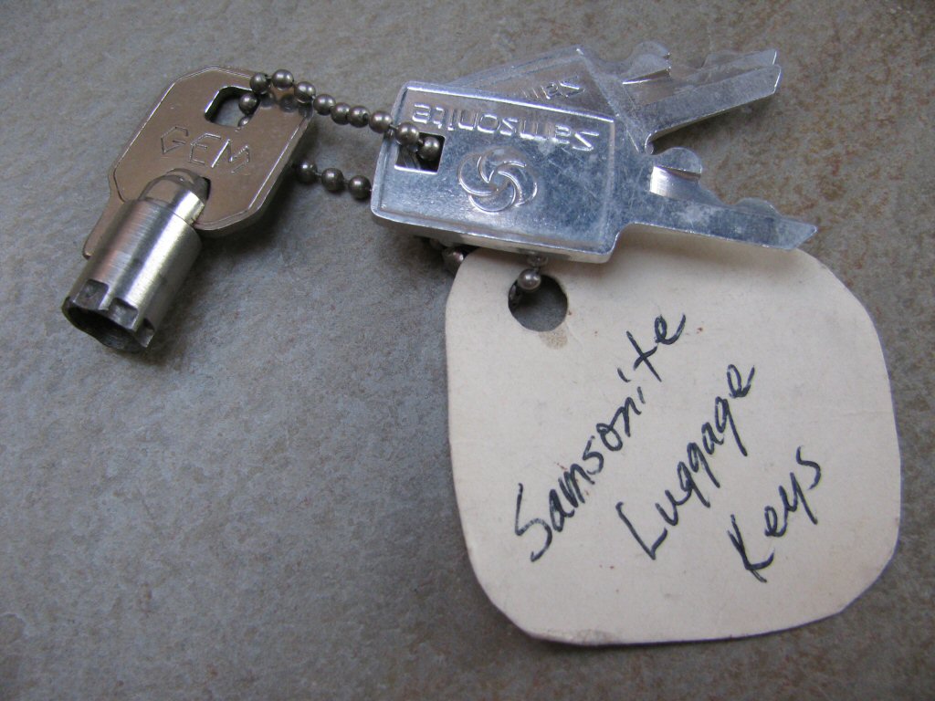 Keys to fit Samsonite motorcycle luggage.