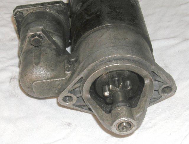 Magneti Marelli starter with a Bosch solenoid (part number 0331-300-019). Not believed to have come from Moto Guzzi, but rather an aftermarket fitment.